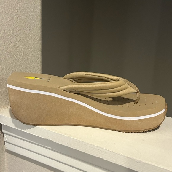 VOLATILE Women's Platform Wedge Zoe Sandals Size 11 NIB - Picture 5 of 10
